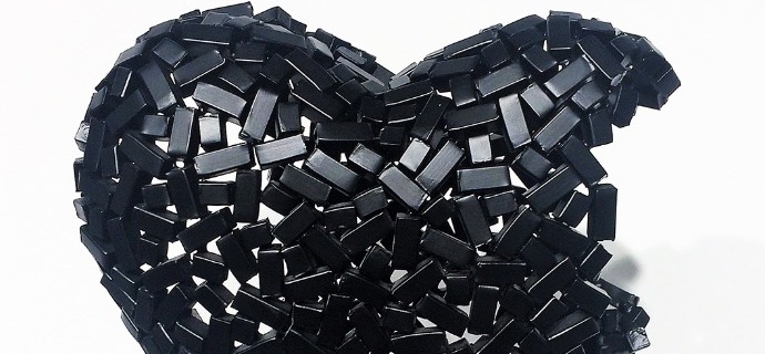Love is all - Sculpture en acier – 35 x 28 x 14 cm