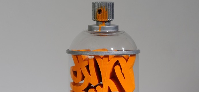 Orange Spray Can - 58 x 20 cm - Sculpture en verre et en résine