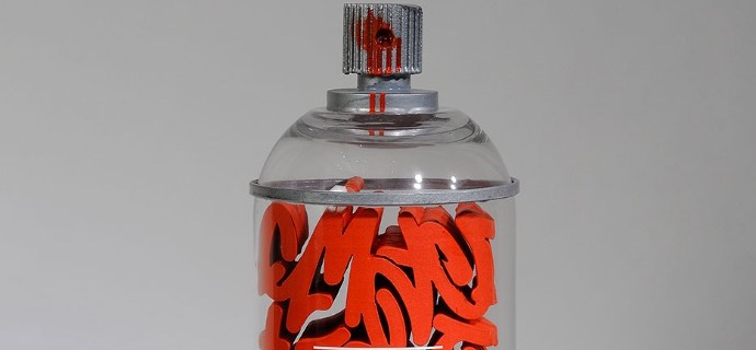 Red Spray Can - 58 x 20 cm - Sculpture en verre et en résine